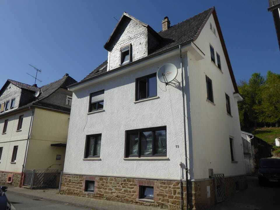 Immobilie in Braunfels - Großzügiges Einfamilienhaus mit Scheune, Innenhof und idyllischem Garten! - Bild 0