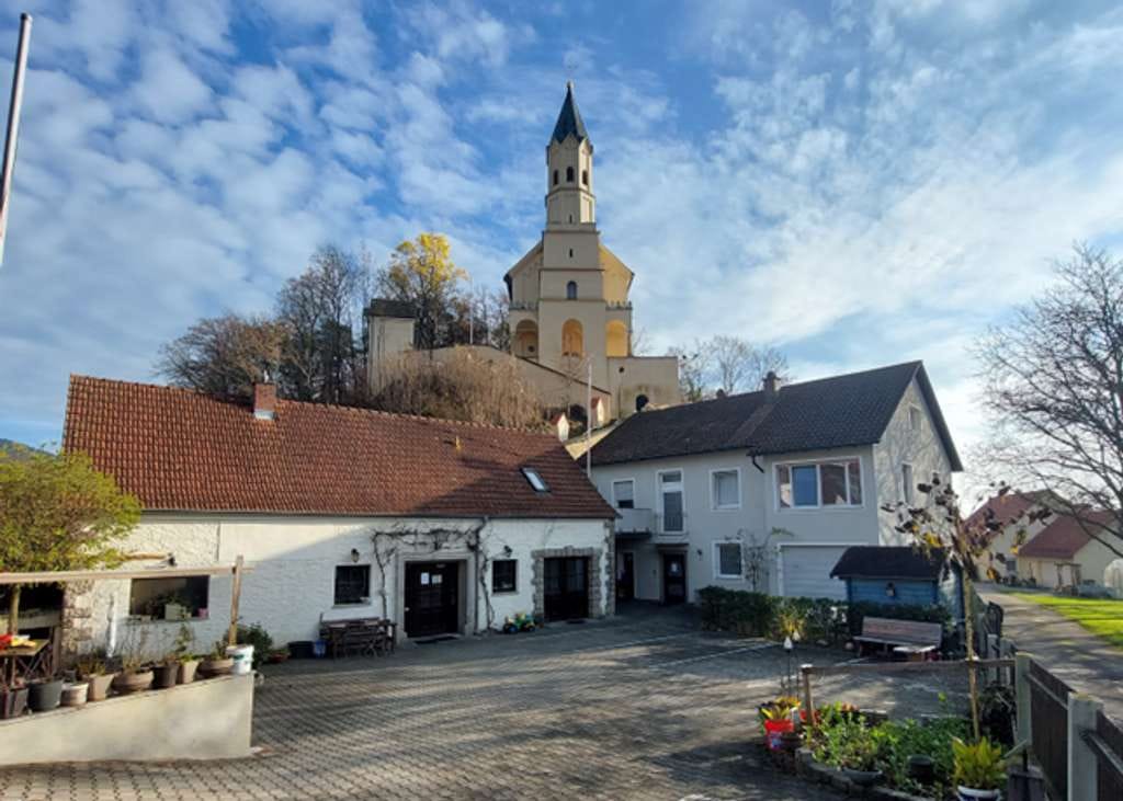 Immobilie in Donaustauf - Donaustauf - TOP LAGE - Gewerbliche Nutzung möglich. Mehrfamilienhaus mit Nebengebäude, Stellplätze - Bild 0