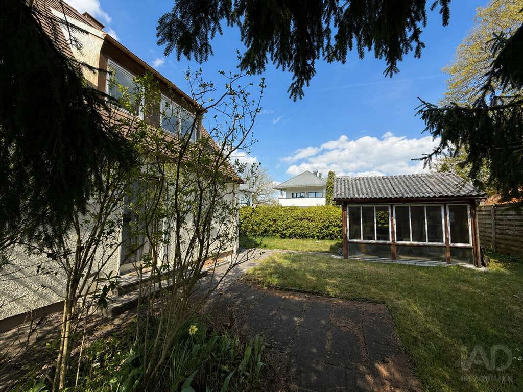Immobilie in Gilching - Grundstück mit Altbestand – Doppelhaushälfte mit großem Garten und Neubaupotenzial - Bild 4