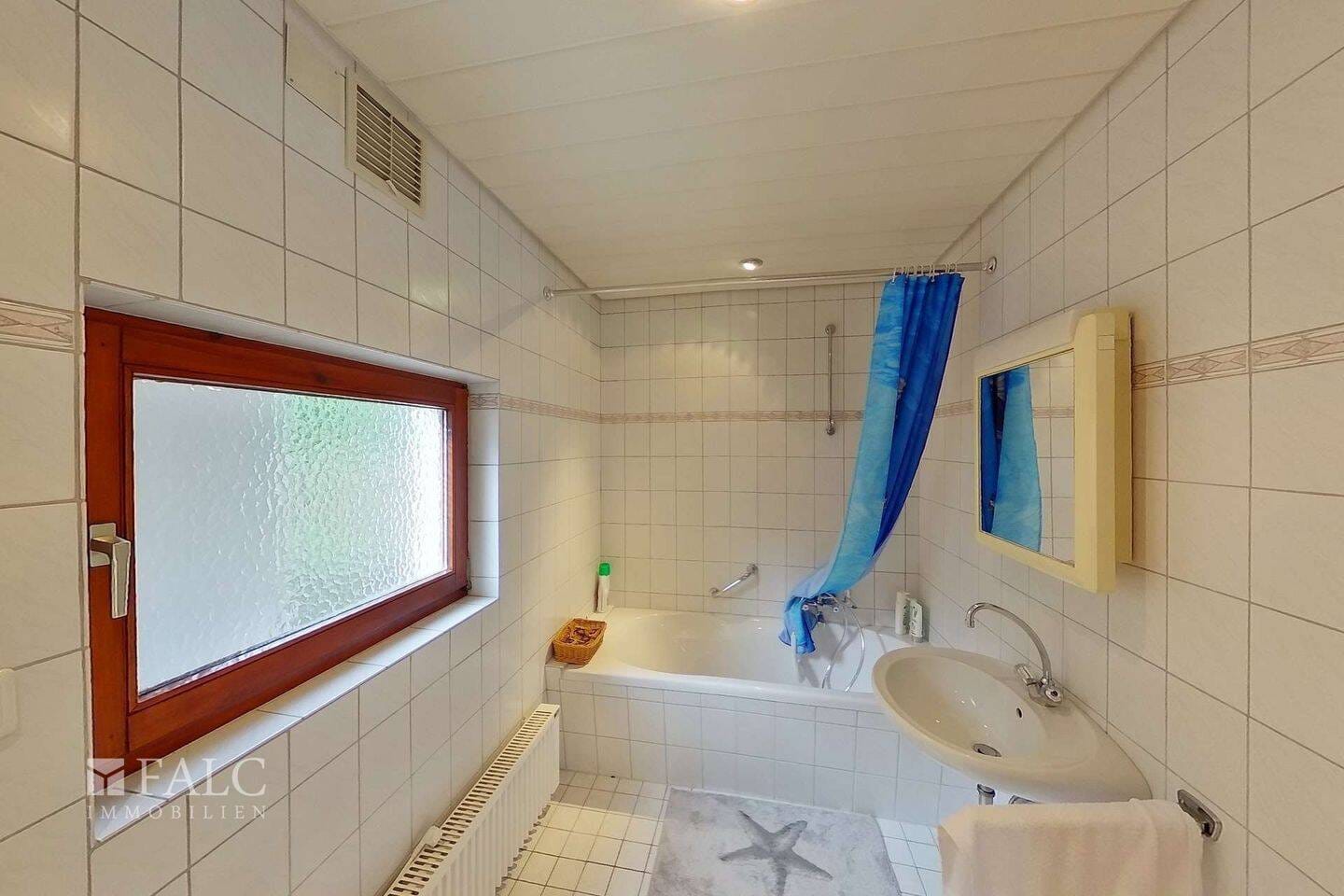 Immobilie in Meinerzhagen - Freistehendes Haus in Meinerzhagen - Stadtnah und doch im Grünen - Bild 2