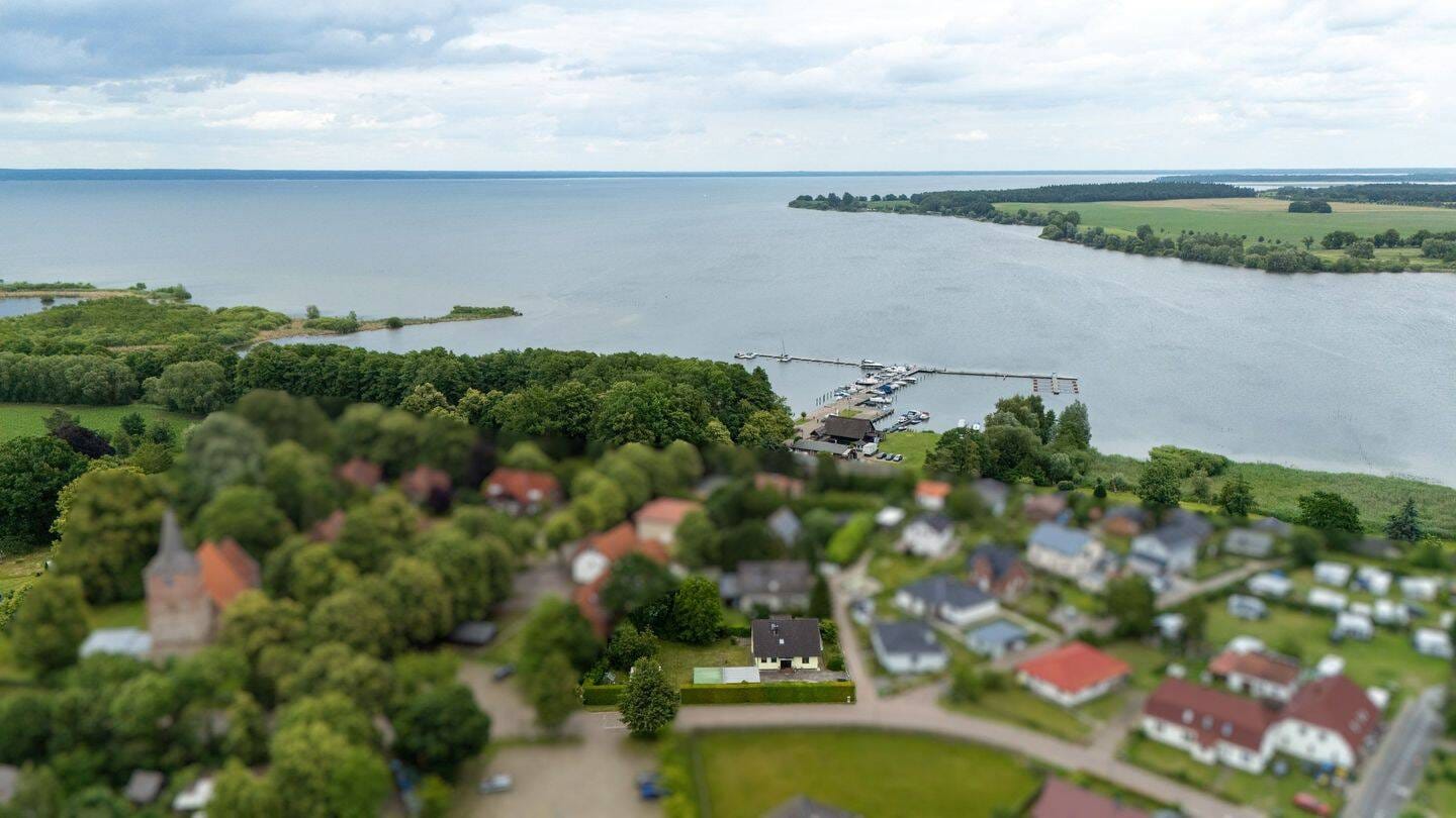 Immobilie in Sietow - Einfamilienhaus an der Müritz mit ausreichend Grundstück (separates Baugrundstück) - Bild 1