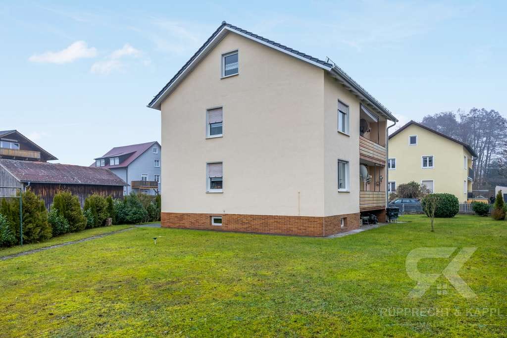 Immobilie in Teublitz - Energieeffizientes und gepflegtes Zweifamilienhaus in schöner Siedlung von Teublitz - Bild 1