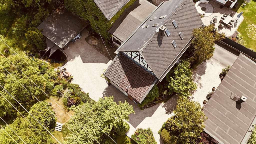 Immobilie in Ehringshausen - Großes Anwesen mit vielen Möglichkeiten im Grünen - Bild 1