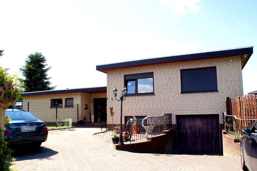 Immobilie in Barßel - Einfamilienhaus in Barßel - Ihr Zuhause auf drei Etagen - Bild 0