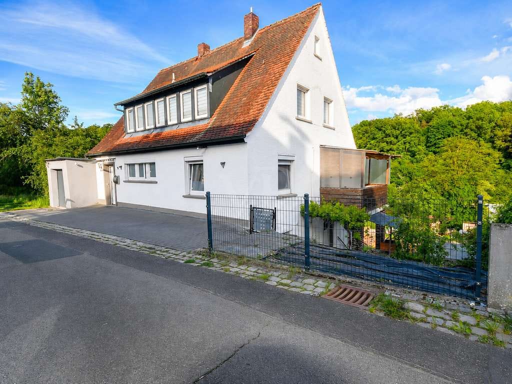 Immobilie in Roßtal - VON POLL | Zweifamilienhaus mit großzügigem Grundstück und vielseitigem Entwicklungspotenzial - Bild 2