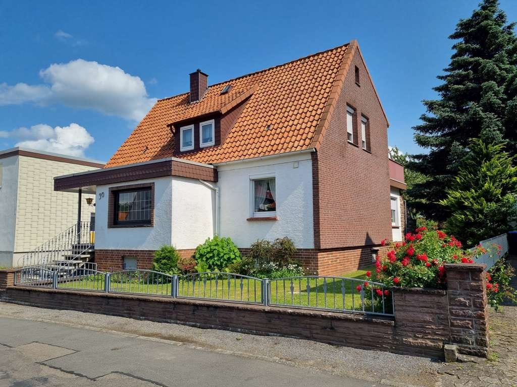 Immobilie in Wennigsen (Deister) - Zweifamilienhaus in Wennigsen mit großem Grundstück - Bild 0