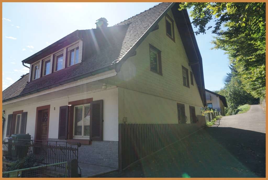 Immobilie in Oberharmersbach - Idyllisches Einfamilien-Wohnhaus mit traumhaftem Grundstück in ruhiger Wohnlage ! - Bild 3
