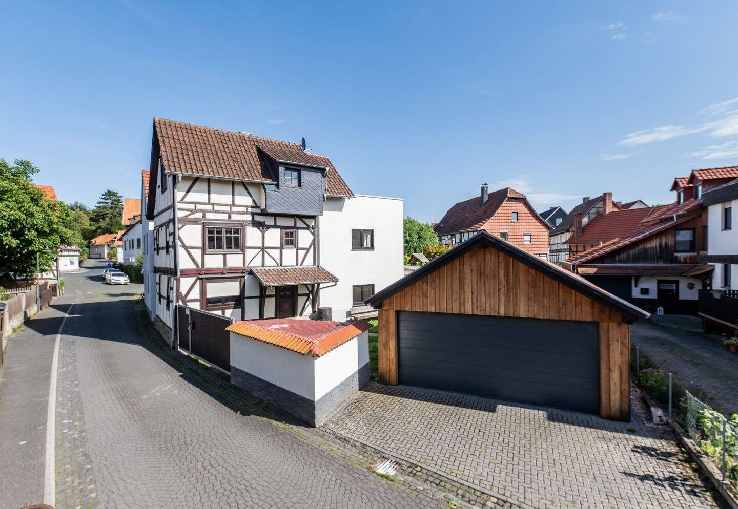 Immobilie in Herleshausen - Historischer Charme, modern erweitert - Familienhaus mit Pool und Garten - Bild 3