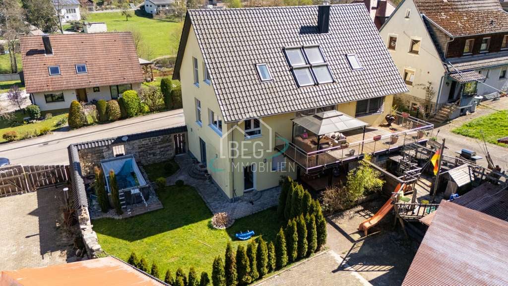 Immobilie in Forchtenberg - Großzügiges Einfamilienhaus mit Galerie, Einliegerpotenzial und vielseitiger Hofanlage - Bild 2