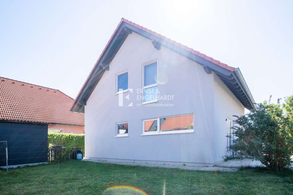 Immobilie in Kleinlangheim - Gepflegter Familientraum: Freistehendes Einfamilienhaus mit modernem Wohnkomfort - Bild 1