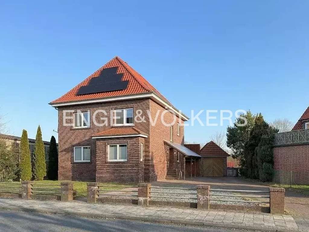 Immobilie in Zetel - Stadtvilla in zentraler Lage; Wohnen & Arbeiten vereint - Bild 0