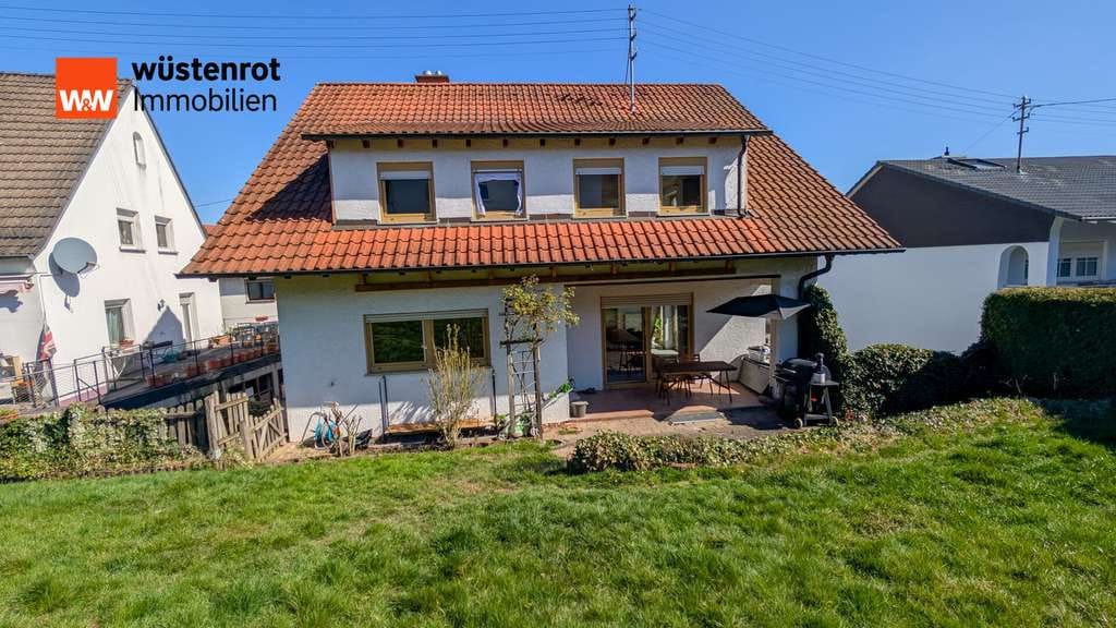 Immobilie in Queidersbach - Einfamilienhaus mit separater Einliegerwohnung – Wohnen & Miete kombinieren - Bild 1