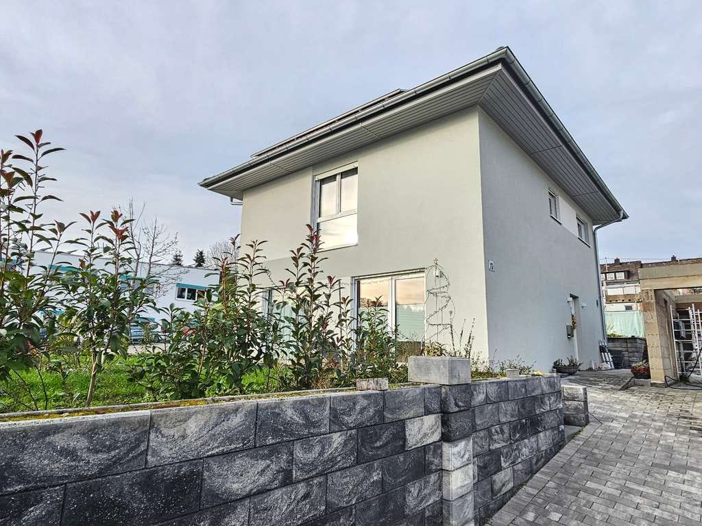Immobilie in Gackenbach - Modernes Wohnen trifft energieeffiziente Zukunft – stilvolles Einfamilienhaus in Gackenbach! - Bild 1