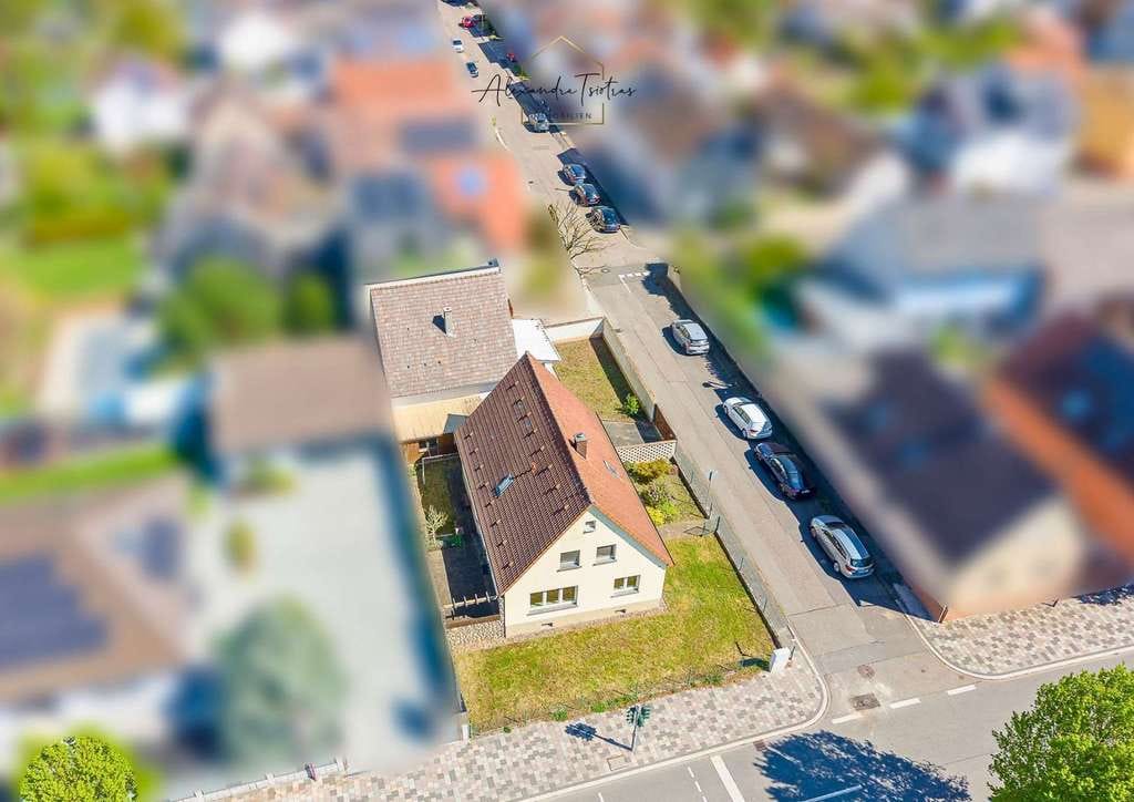 Immobilie in Karlsdorf-Neuthard - Familien aufgepasst! Geräumiges Einfamilienhaus mit Nebengebäude in Neuthard - Bild 2