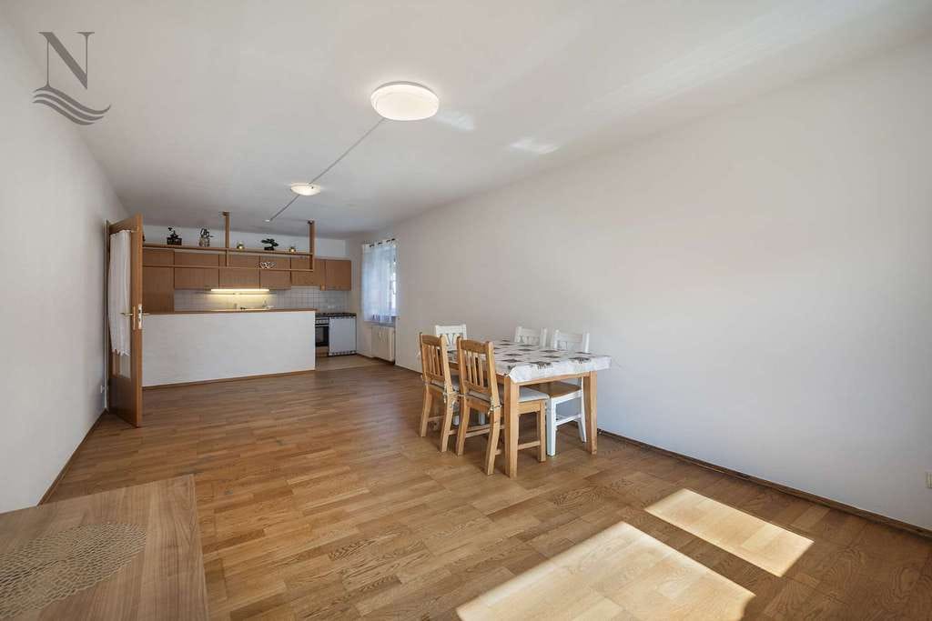 Immobilie in Ruhpolding - Charmante 2-Zimmer-Wohnung mit Süd-Balkon und Gestaltungspotenzial - Bild 3