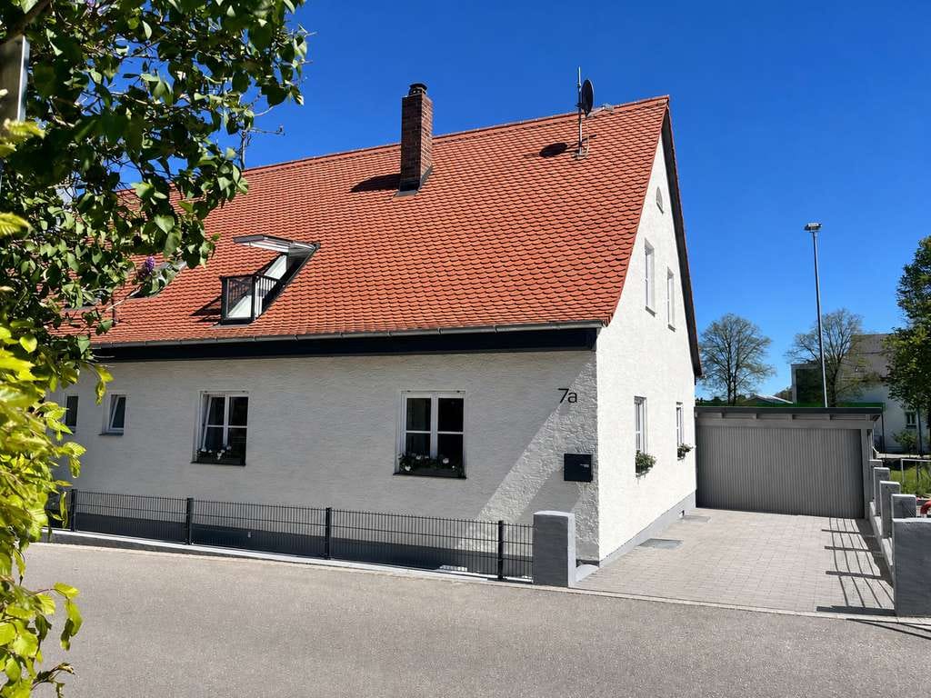 Immobilie in Au in der Hallertau - Kernsarnierte Doppelhaushälfte mit eigenständig nutzbarer Einliegerwohnung - Provisionsfrei! - Bild 0