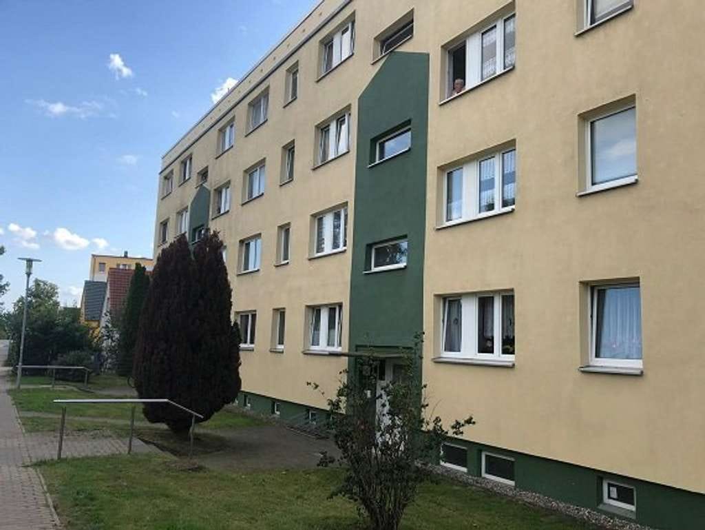 Immobilie in Dorf Mecklenburg - Erdgeschosswohnung mit 3 Zimmern, Balkon und Keller in Dorf Mecklenburg zu verkaufen! - Bild 0
