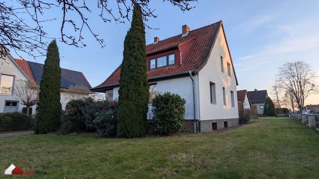 Immobilie in Cremlingen - Solides Einfamilienhaus auf großem Eckgrundstück in beliebter Lage von Cremlingen-Schandelah - Bild 1