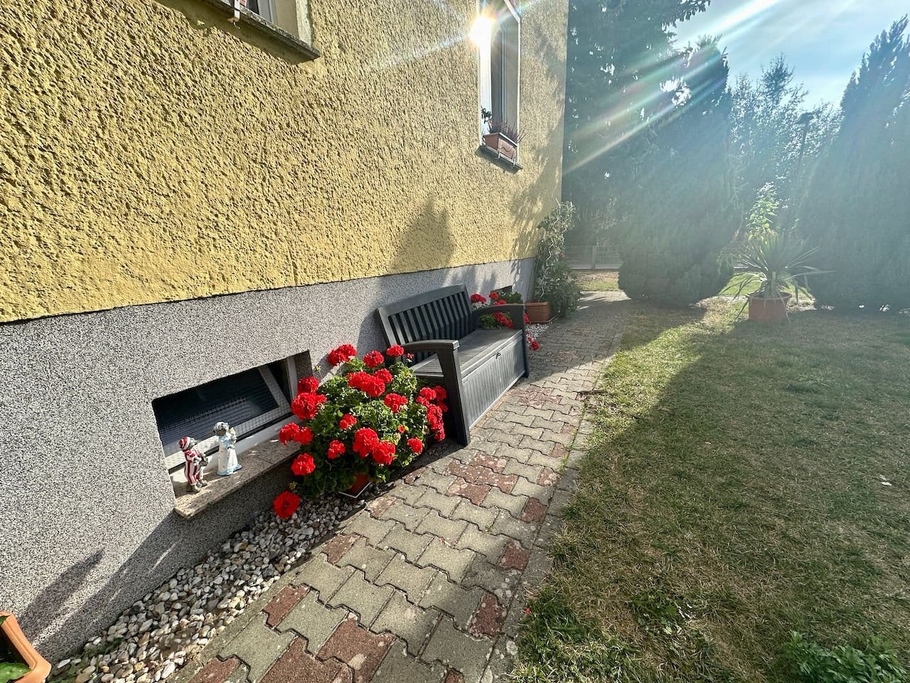 Immobilie in Ahrensfelde - Modernisiertes MFH mit fünf Wohnungen in ruhiger Lage nordöstlich von Berlin - Bild 3