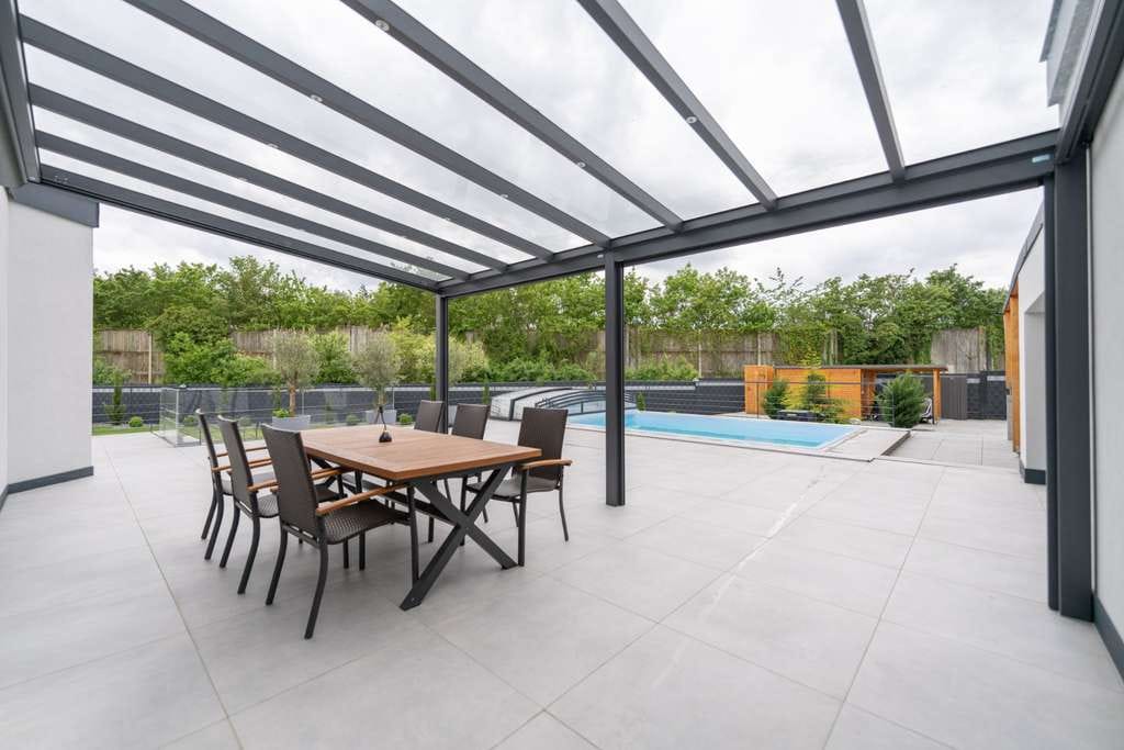 Immobilie in Memmelsdorf - Hochwertiger Bungalow mit exklusiver Ausstattung, Garten und Poolanlage - Bild 0