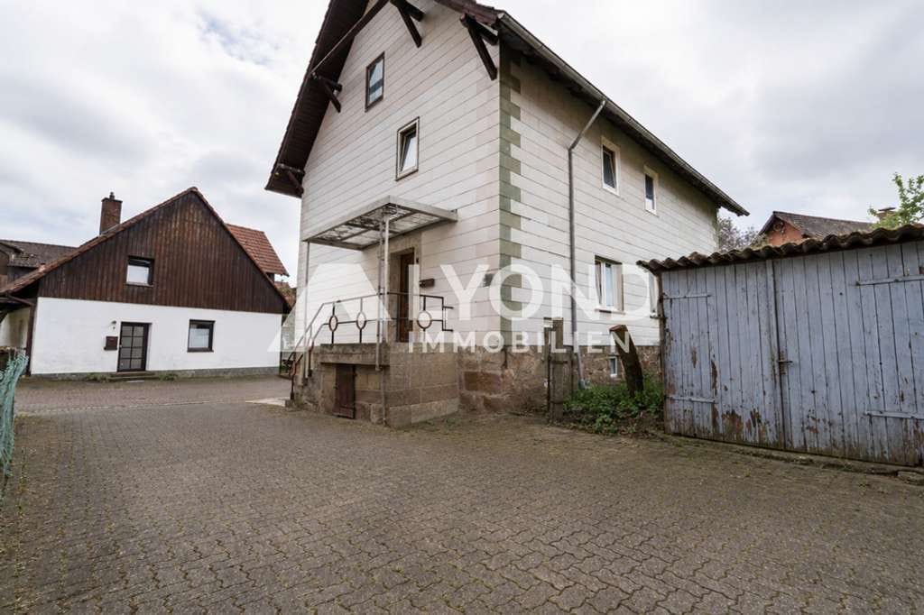 Immobilie in Großalmerode - Großzügiges Einfamilienhaus mit neuer Heizung und viel Potenzial zur Verwirklichung Ihrer Wohnträume - Bild 2