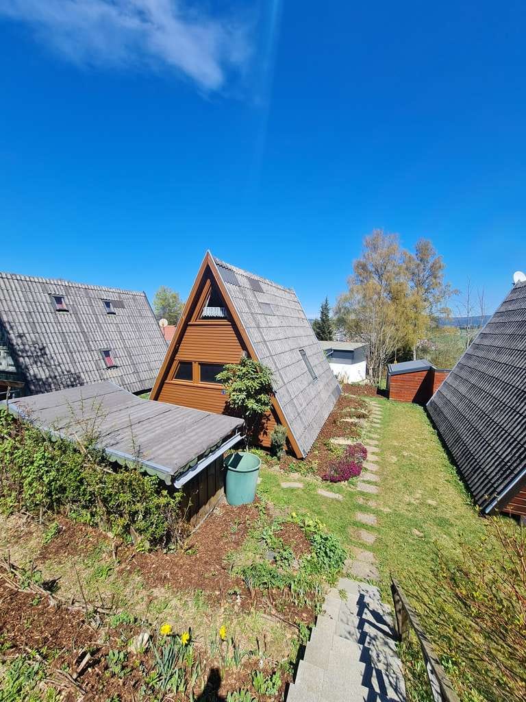 Immobilie in Freyung - Günstig ins Eigenheim!
Kleines Chalet zum top Preis. Billiger als Miete. Tolle Lage und gut saniert - Bild 1