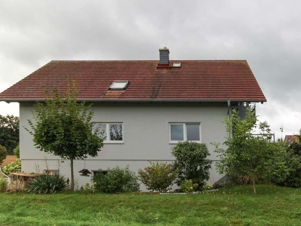 Immobilie in Neuhof - Attraktives Zweifamilienhaus mit Einliegerwohnung in Neuhof-Hattenhof - Bild 2