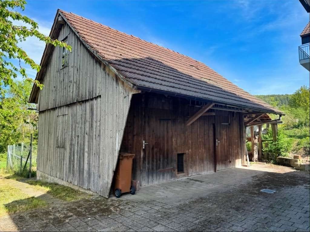 Immobilie in Allmersbach im Tal - Vielseitiges Zweifamilienhaus mit großem Grundstücksparadies in ruhiger Lage von Heutensbach - Bild 4