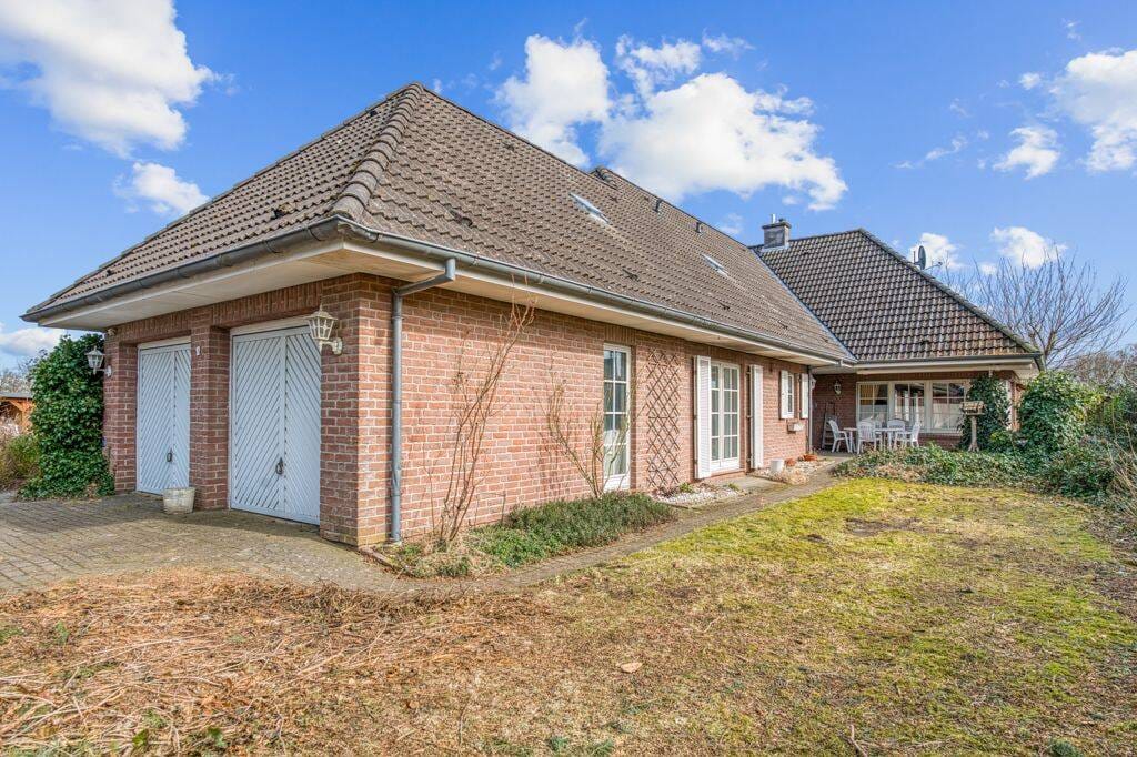 Immobilie in Hohenaspe - Großzügiges Einfamilienhaus in Feldrandlage in 25582 Hohenaspe - Bild 0