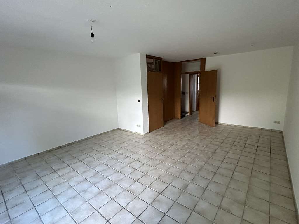Immobilie in Allershausen - Charmantes Reihenmittelhaus mit viel Potenzial in familienfreundlicher Bestlage - Bild 3