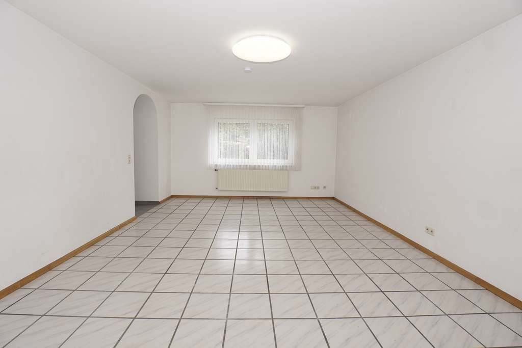 Immobilie in Mittelbrunn - EFH in ruhiger Lage mit Terrasse, Balkon und Garage - Bild 3
