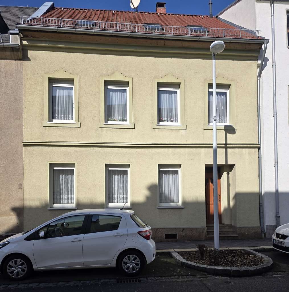 Immobilie in Glauchau - Stadthaus mit Potenzial in zentraler Lage – ideal für Eigennutzer mit Vision - Bild 1