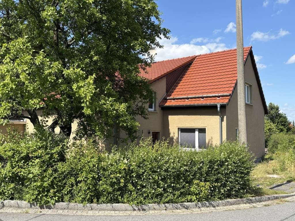 Immobilie in Ebersbach-Neugersdorf - Großzügiges Wohnhaus mit Garage und Schuppen in ruhiger Lage - Bild 1
