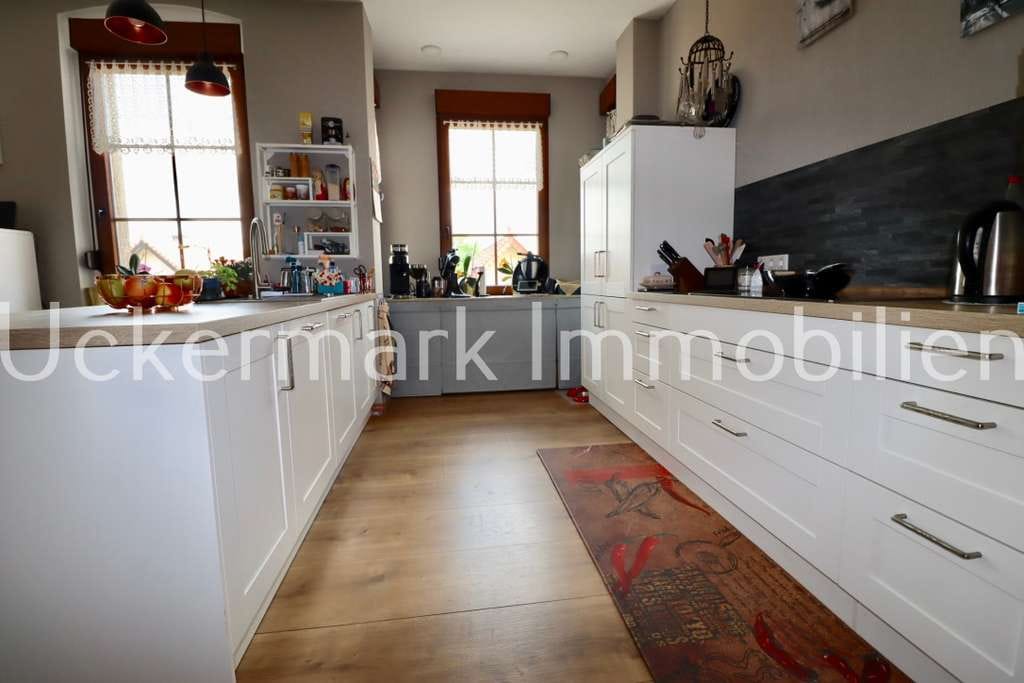 Immobilie in Lychen - Mehrfamilienhaus mit zwei WE in Lychen - Seeblick inklusive - Bild 2