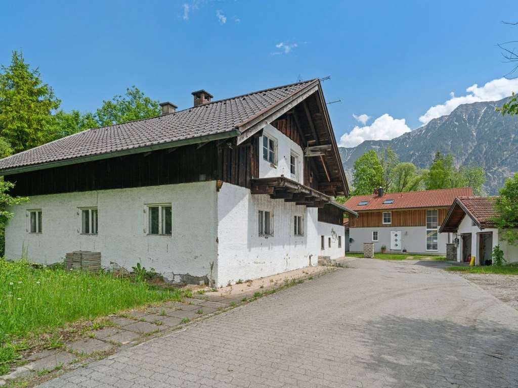 Immobilie in Oberau - Oberau: Großes, aufteilbares Baugrundstück mit modernem Einfamilienhaus  - Bild 2