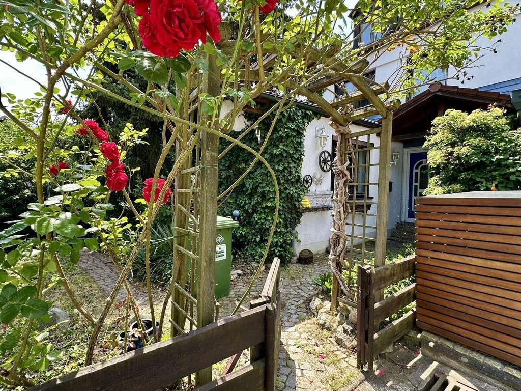 Immobilie in Donaustauf - Ein Haus voller Möglichkeiten wartet auf neues Leben - Bild 2