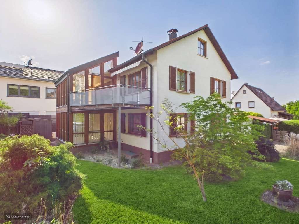 Immobilie in Bondorf - Familienidylle - modernisiertes ZFH mit Doppelgarage, Hof und Garten - Bild 0