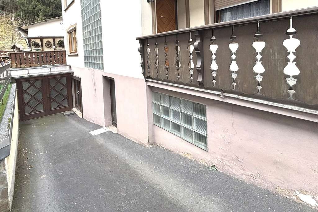 Immobilie in Altenahr - Vielseitig nutzbares Zweifamilienhaus mit zusätzlicher Gewerbeeinheit in Altenahr - Bild 2