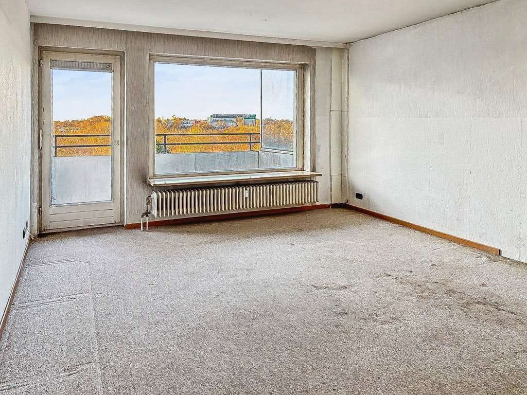 Immobilie in Schwentinental - Modernisierungsbedürftige 4-Zimmer-Wohnung mit Sonnenbalkon und Weitblick in Schwentinental - Bild 3