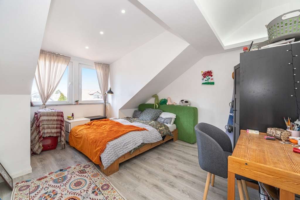 Immobilie in Hohenbrunn - Modernes Wohnen im Dachgeschoss – stilvolle 3-Zimmer-Wohnung mit Charme - Bild 4