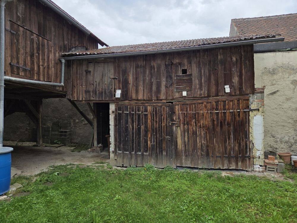 Immobilie in Kösching - Ländlicher Charme, Bauernhof mit Nebengebäuden und großem Grundstück in Bettbrunn! - Bild 4