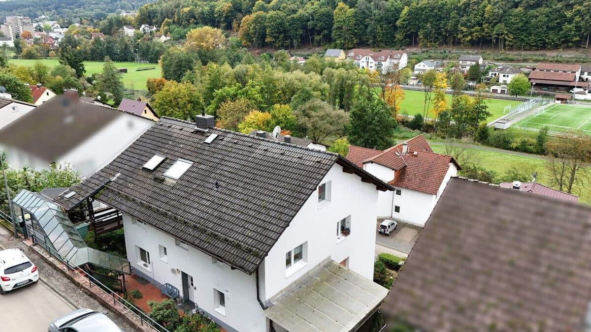 Immobilie in Bad Soden-Salmünster - DIETZ: 2 bis 3 Familienhaus mit schönem Blick, Doppelgarage in Waldrandlage! 1 Wohneinheit frei! - Bild 3