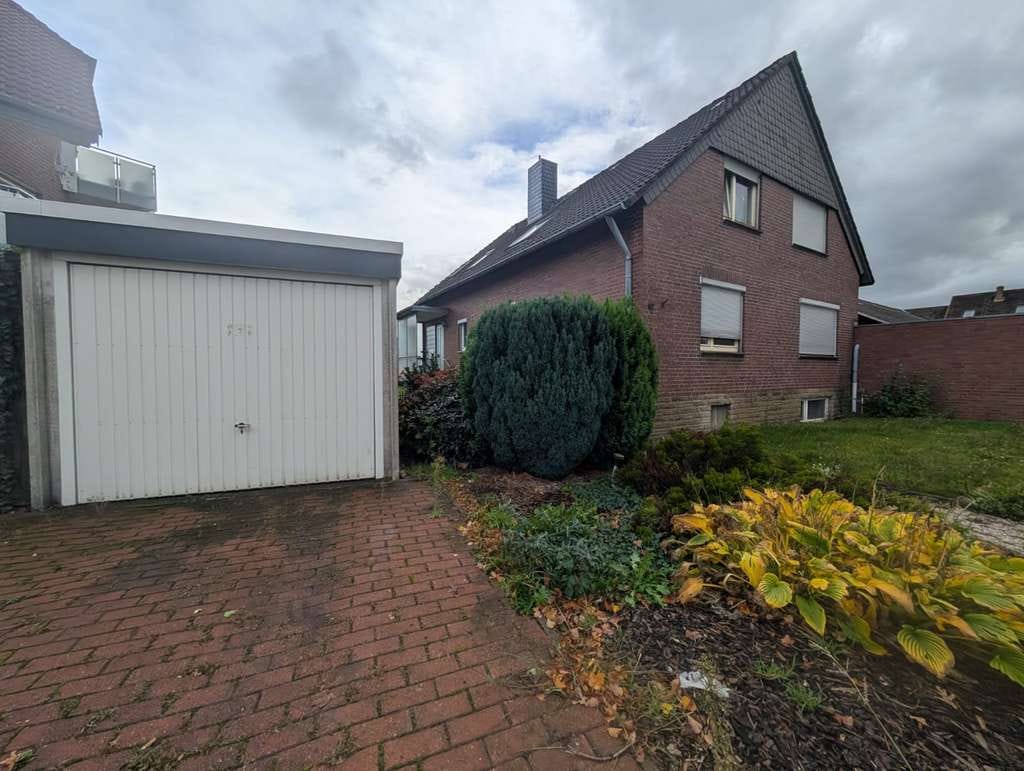 Immobilie in Wunstorf - MGK bietet Klein Heidorn: Zweifamilienhaus mit großzügiger Grundstücksfläche - Bild 0