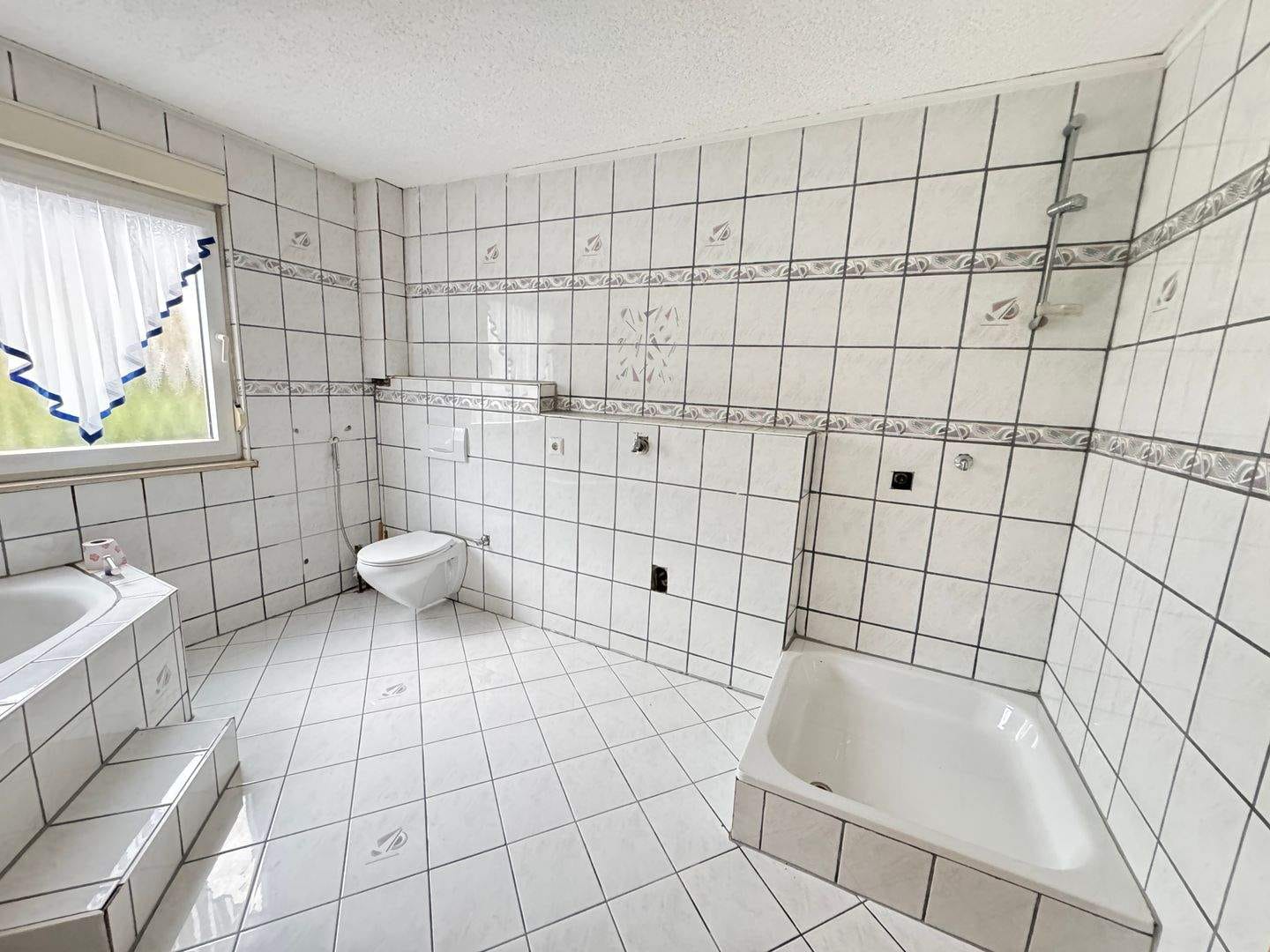 Immobilie in Deilingen - Helle 4-Zimmer-Wohnung mit Terrasse und Stellplatz in ruhiger Lage von Deilingen - Bild 2