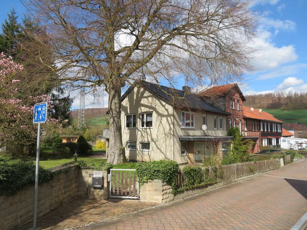 Immobilie in Delligsen - *Delligsen* 190 m² großes REH mit 1552 m² Grundstück. - Bild 1