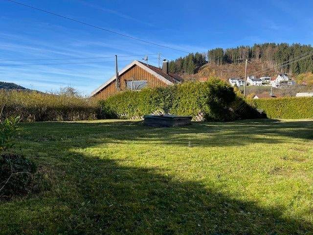 Immobilie in Meßstetten - Tieringen - Großes, vielseitig nutzbares Wohnhaus (2-FH, Wohnen u. Arbeiten unter einem Dach) in toller, unverbaubarer Aussichtslage! - Bild 2