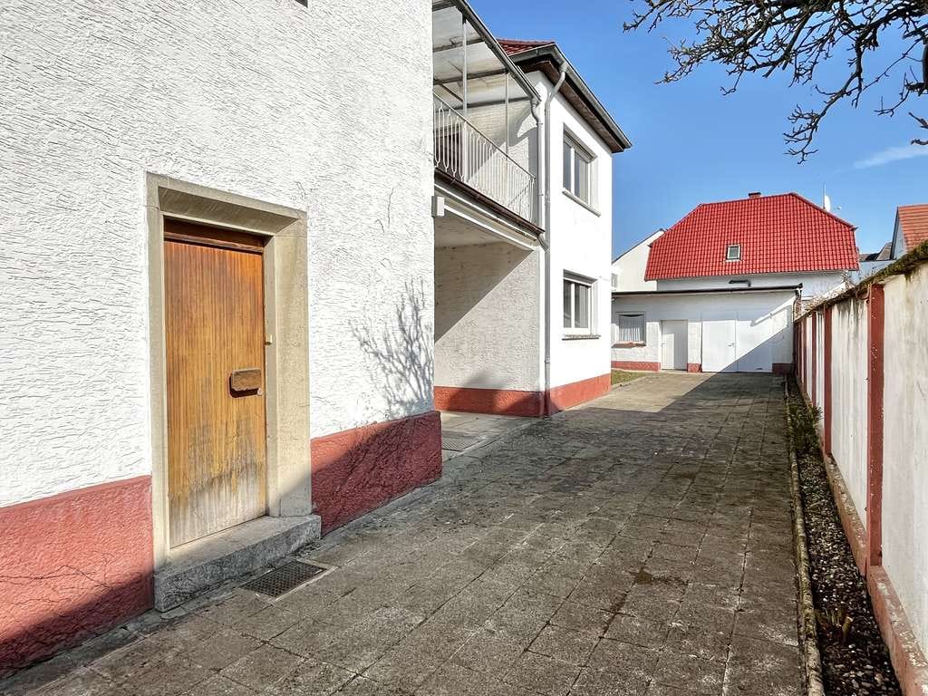 Immobilie in Eggenstein-Leopoldshafen - Zweifamilienhaus in zentraler Lage von Eggenstein * sofort bezugsfrei - Bild 2