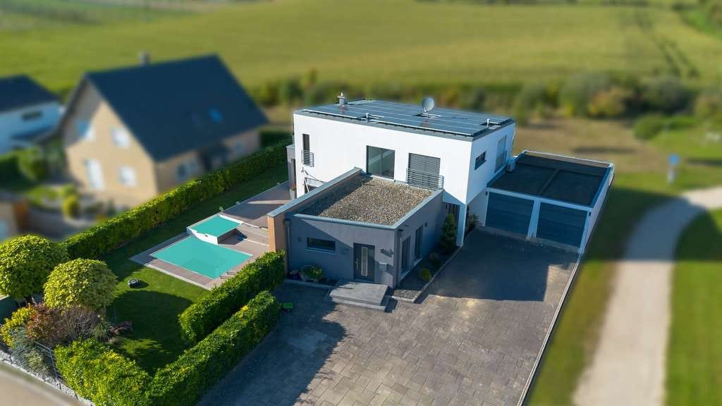 Immobilie in Kirchdorf - Energieeffizientes Einfamilienhaus im Bauhausstil mit hochwertiger Ausstattung in idyllischer Lage! - Bild 2