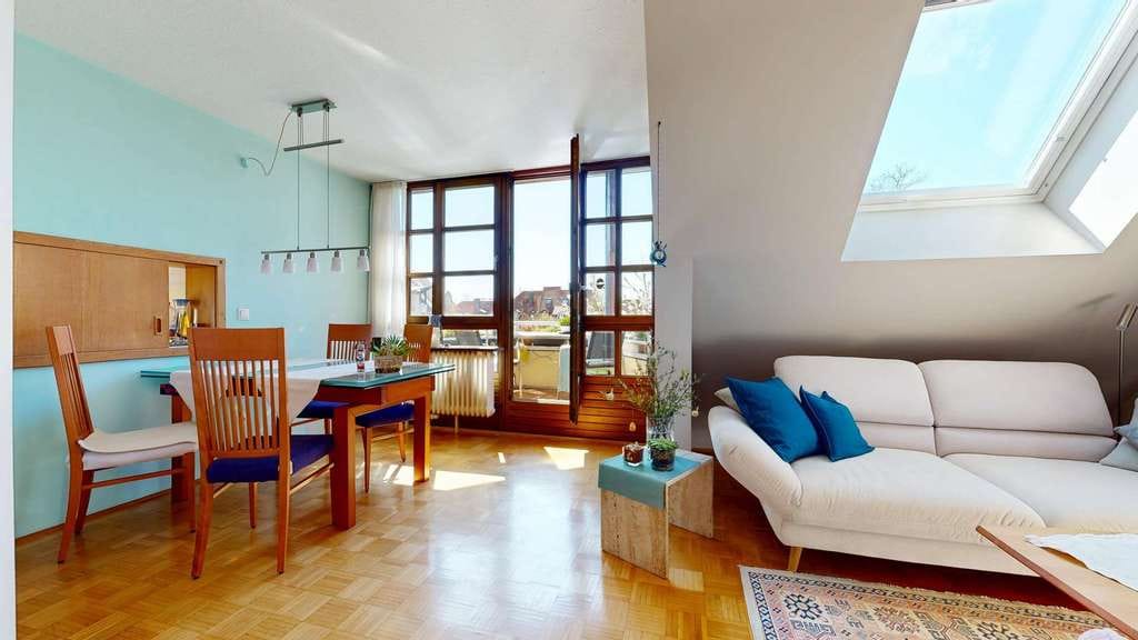 Immobilie in Kirchheim bei München - Attraktive Maisonette-Wohnung mit zwei Südbalkonen in Kirchheim - Bild 2