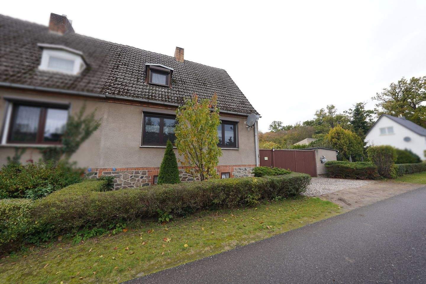 Immobilie in Burgstall - Dolle - DHH mit Garagen, Gartenhaus und Pool - Bild 3